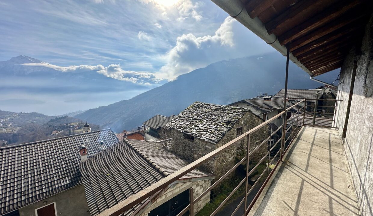 Casa Seminipendente con Giardino Gravedona collinare