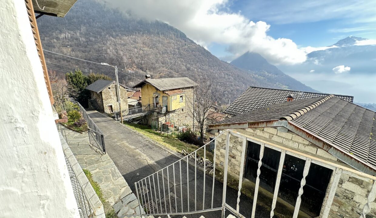 Casa Seminipendente con Giardino Gravedona collinare