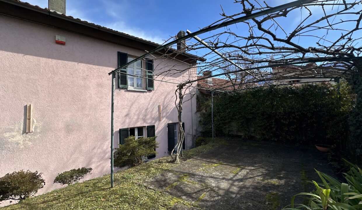 Casa Gravedona ed Uniti con Giardino e Vista Lago