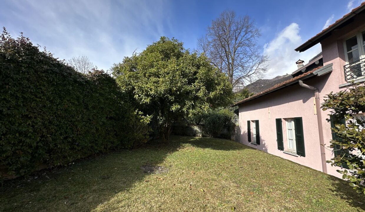 Casa Gravedona ed Uniti con Giardino e Vista Lago
