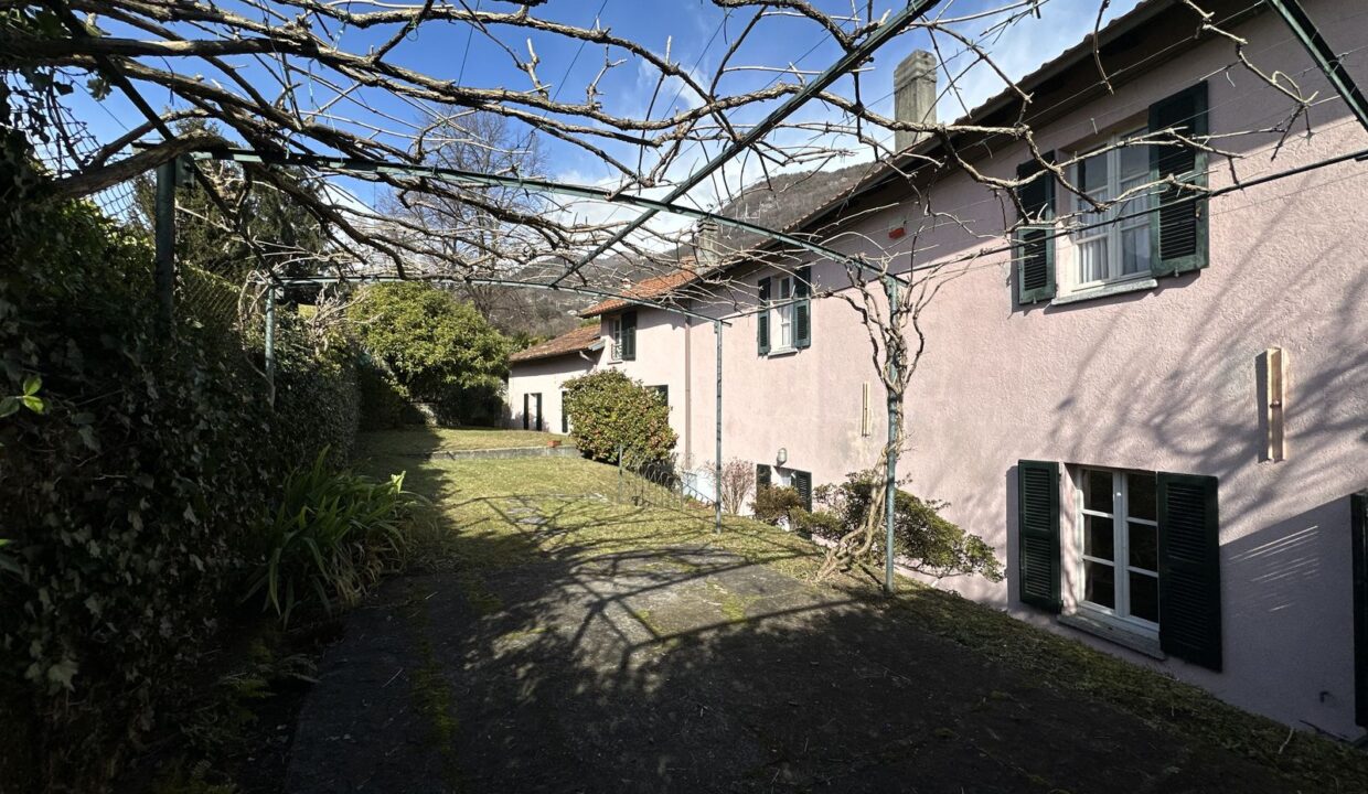 Casa Gravedona ed Uniti con Giardino e Vista Lago
