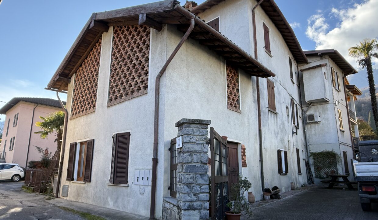Griante rustico da ristrutturare
