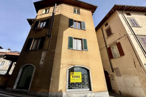 Gravedona ed Uniti Lungolago Abitazione da trasformare in due appartamenti!