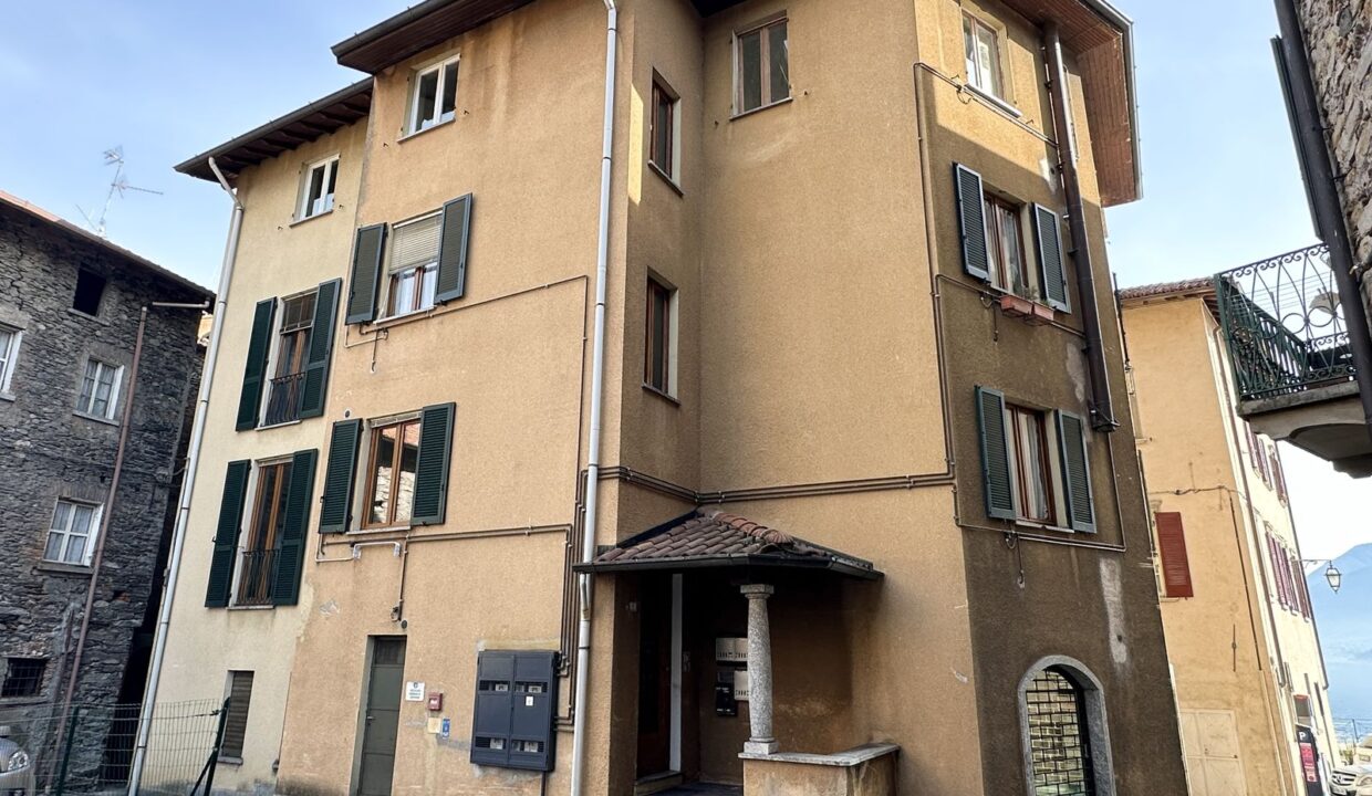 Gravedona ed Uniti Lungolago Abitazione da trasformare in due appartamenti!