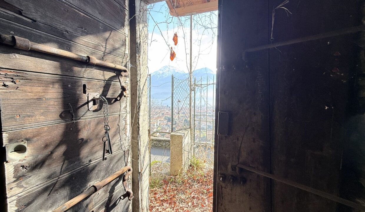 Rustico da Ristrutturare Dongo Vista Lago Como