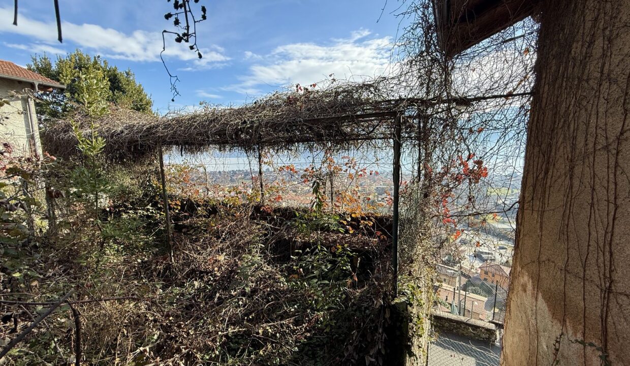 Rustico da Ristrutturare Dongo Vista Lago Como