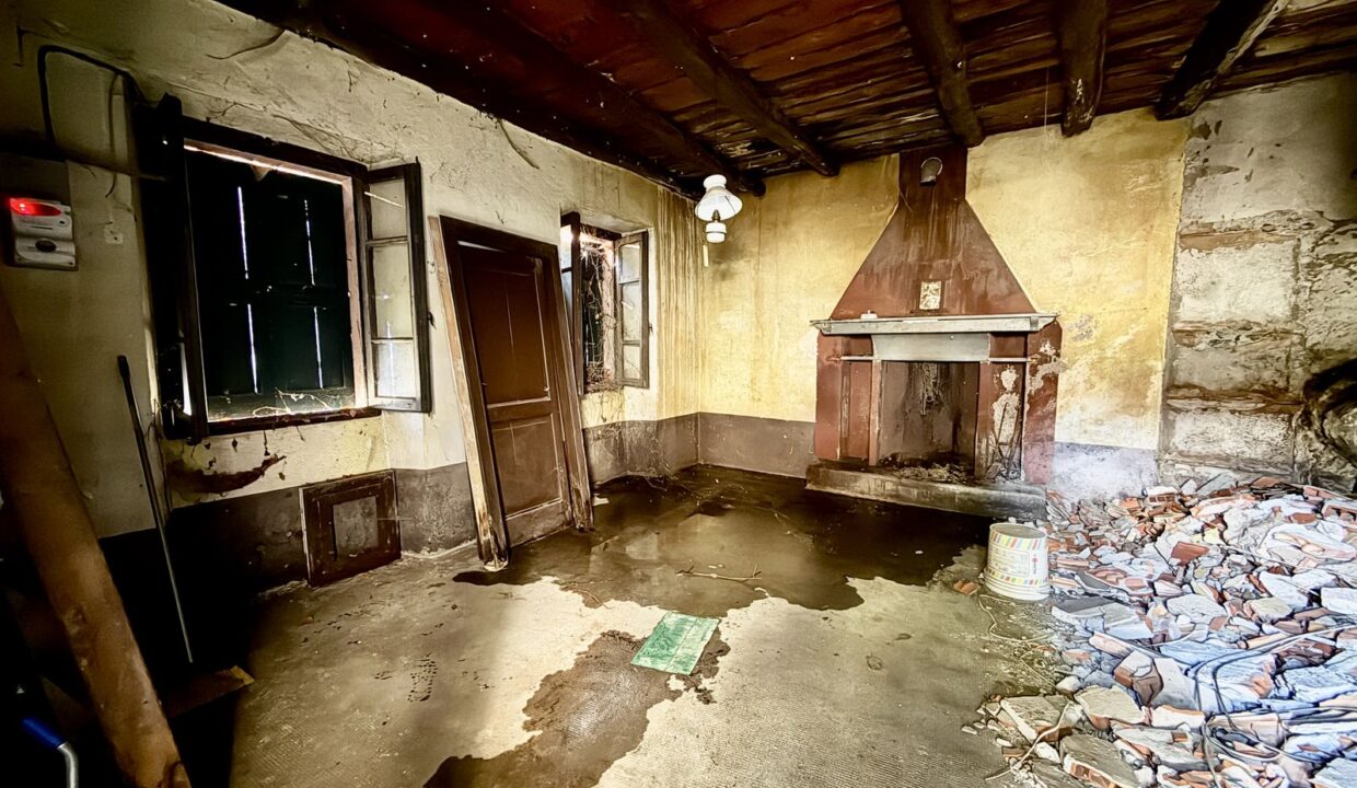 Rustico da Ristrutturare Dongo Vista Lago Como