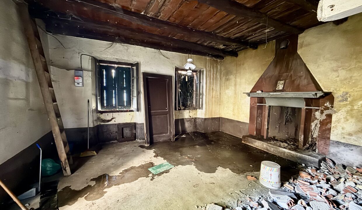 Rustico da Ristrutturare Dongo Vista Lago Como