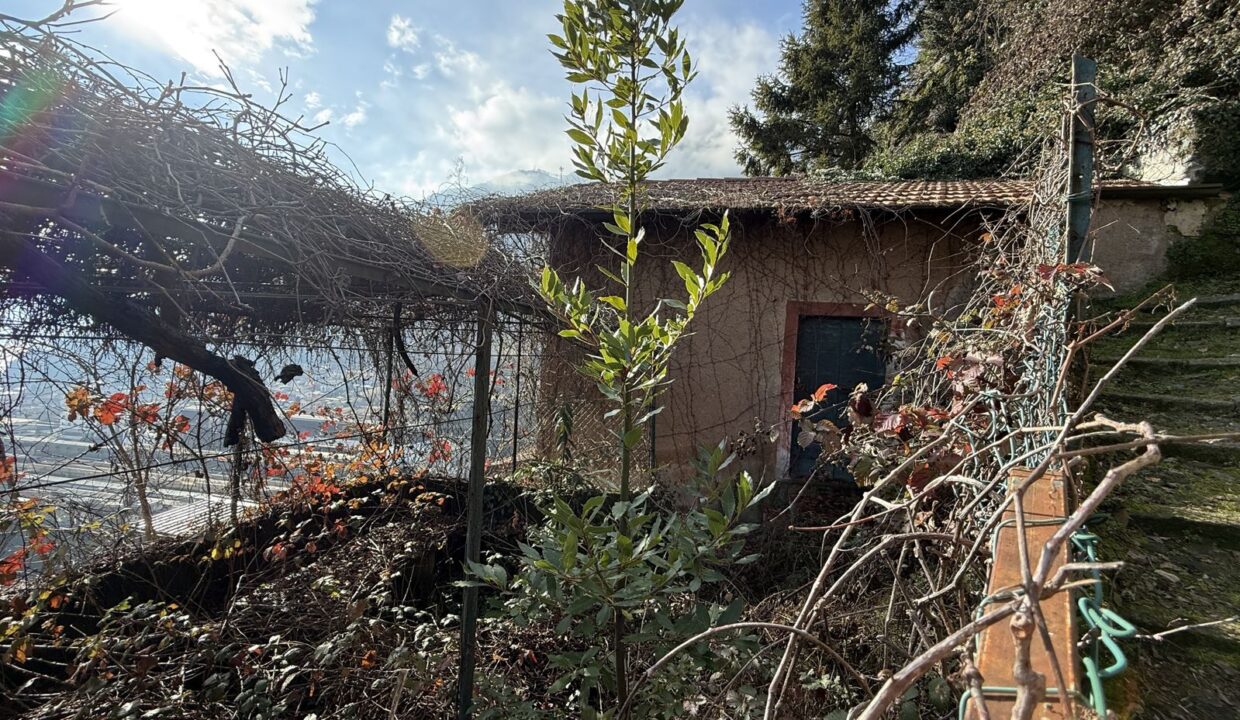 Rustico da Ristrutturare Dongo Vista Lago Como