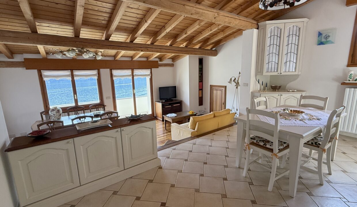 Carate Urio Appartamento con Vista Lago
