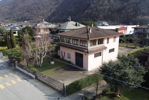 Dubino Casa indipendente con Officina e Abitazione