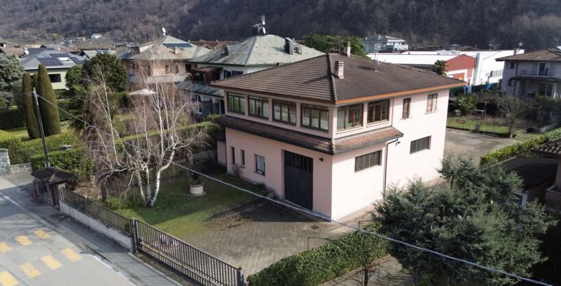 Dubino Casa indipendente con Officina e Abitazione
