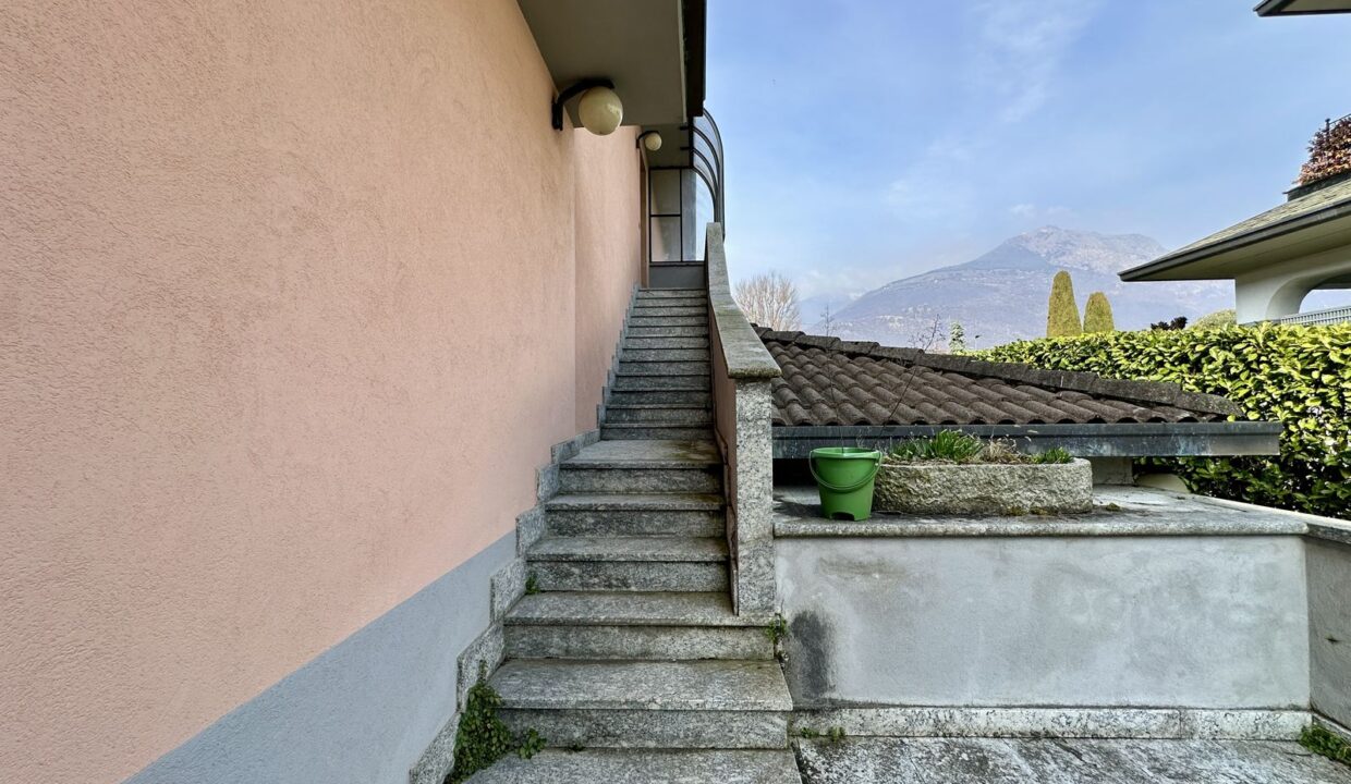 Dubino Casa indipendente con Officina e Abitazione