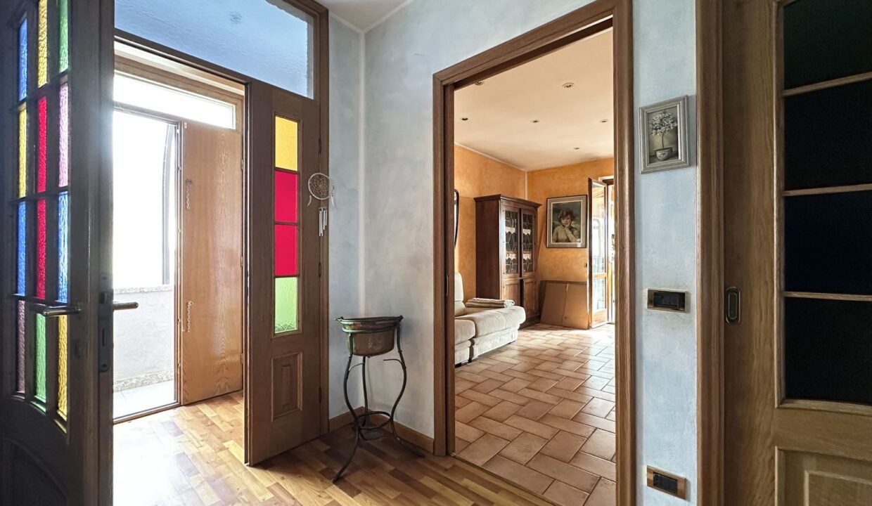 Dubino Casa indipendente con Officina e Abitazione