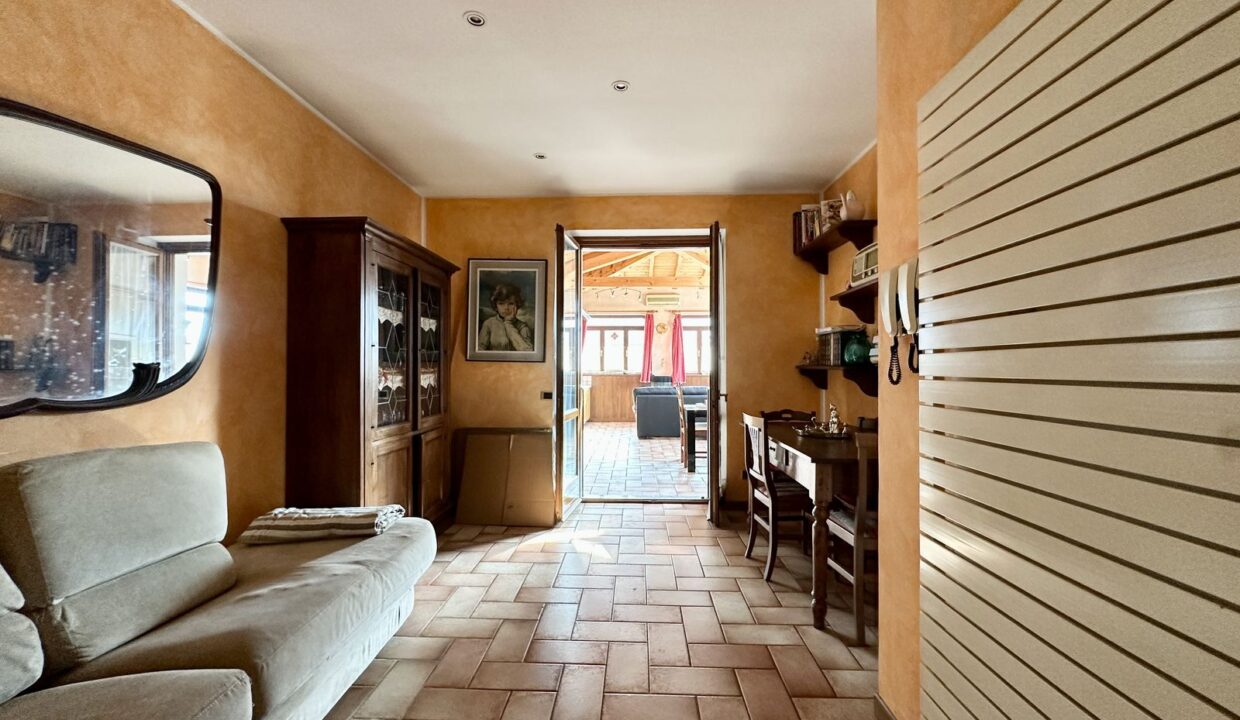 Dubino Casa indipendente con Officina e Abitazione
