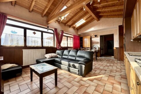 Dubino Casa indipendente con Officina e Abitazione