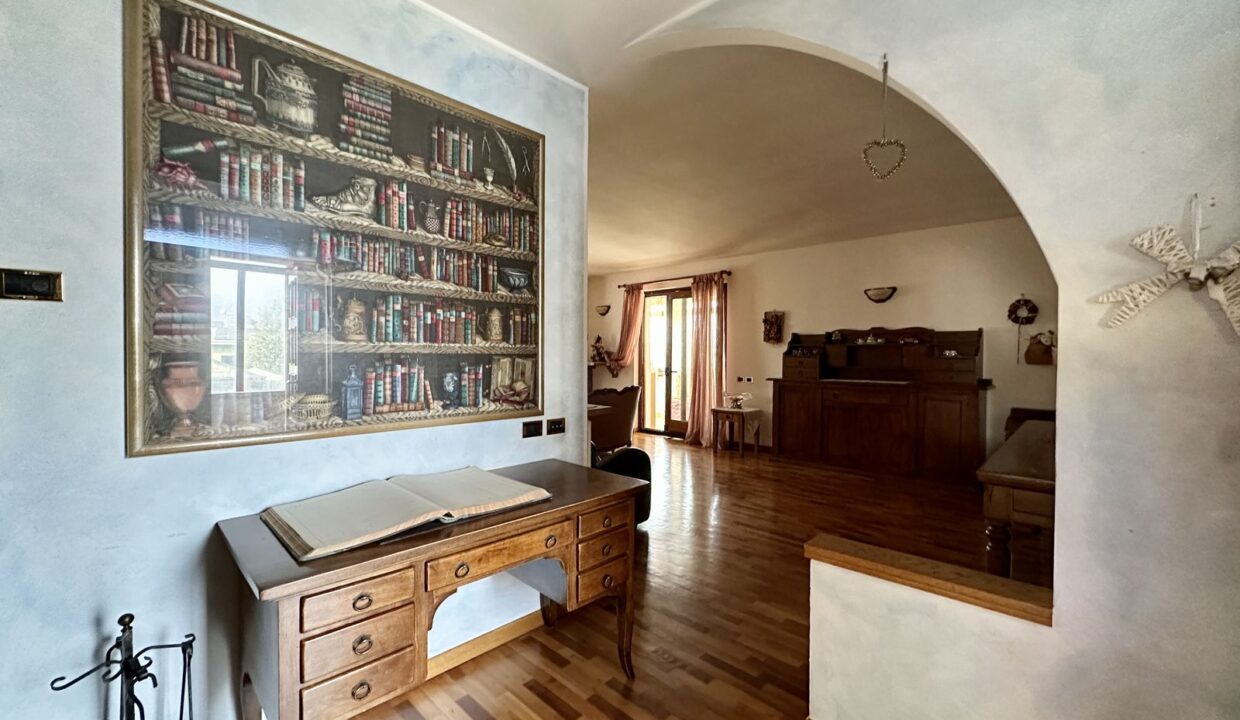 Dubino Casa indipendente con Officina e Abitazione