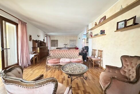 Dubino Casa indipendente con Officina e Abitazione