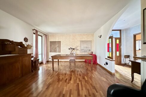Dubino Casa indipendente con Officina e Abitazione