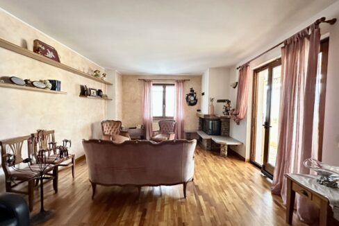 Dubino Casa indipendente con Officina e Abitazione
