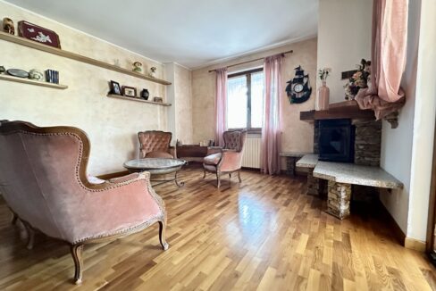 Dubino Casa indipendente con Officina e Abitazione