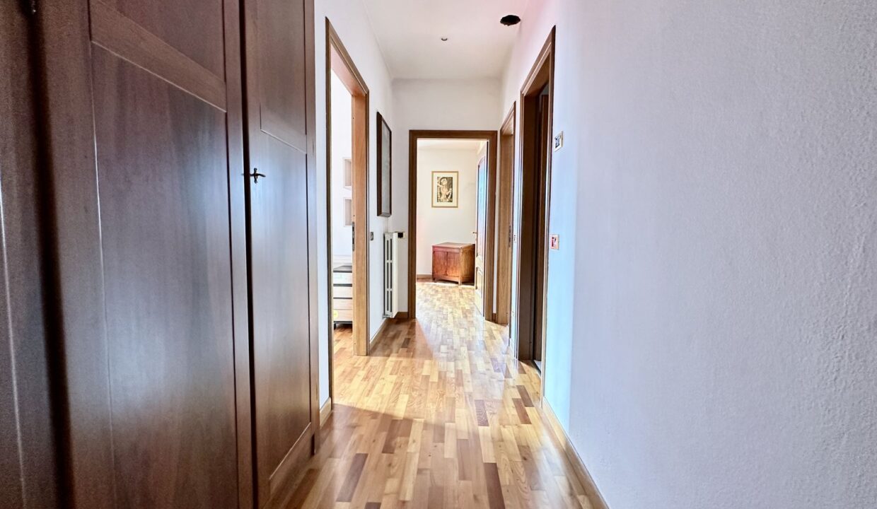 Dubino Casa indipendente con Officina e Abitazione