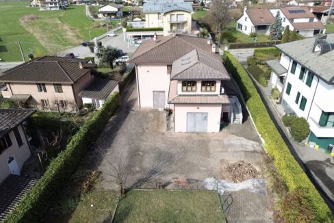 Dubino Casa indipendente con Officina e Abitazione