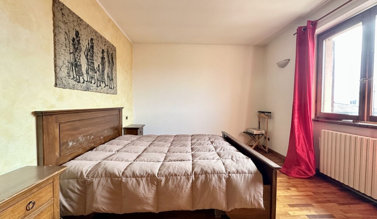 Dubino Casa indipendente con Officina e Abitazione