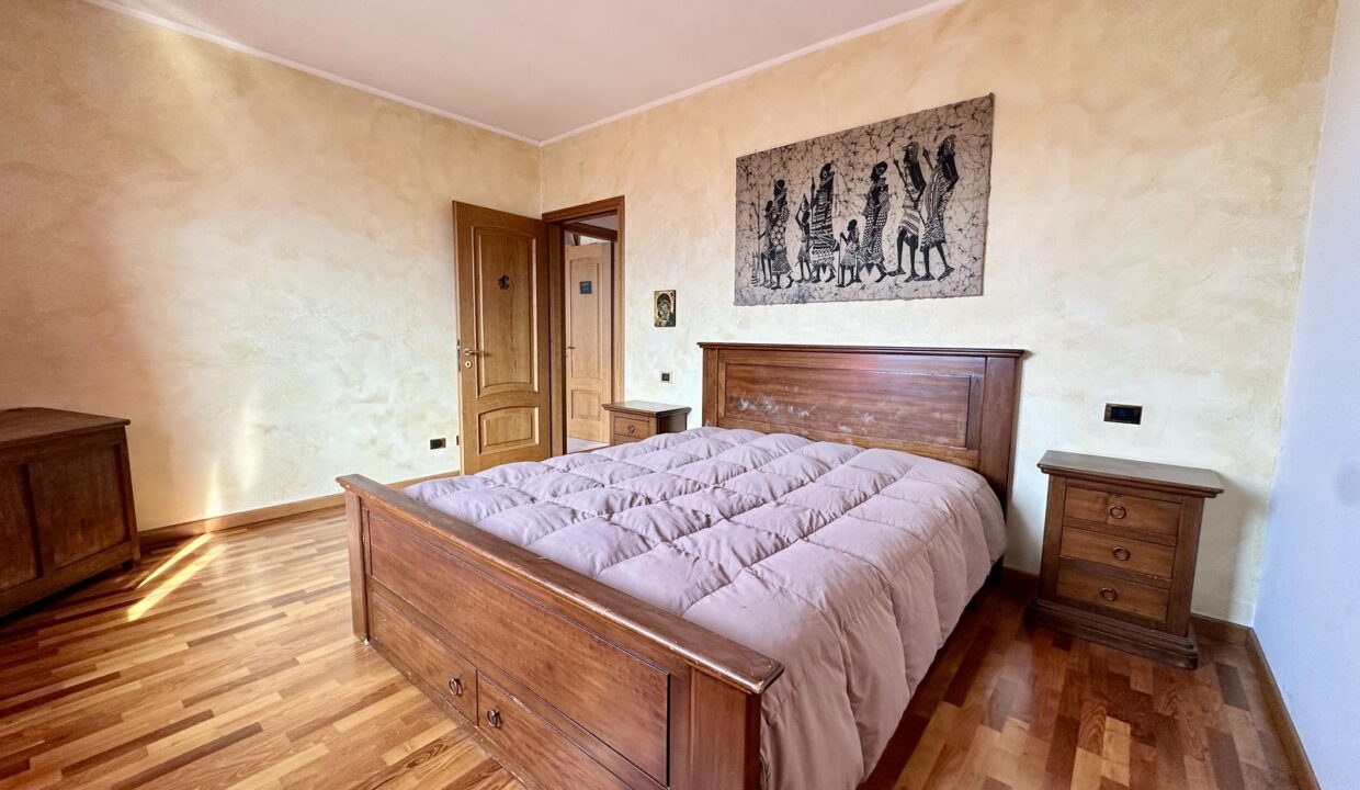 Dubino Casa indipendente con Officina e Abitazione
