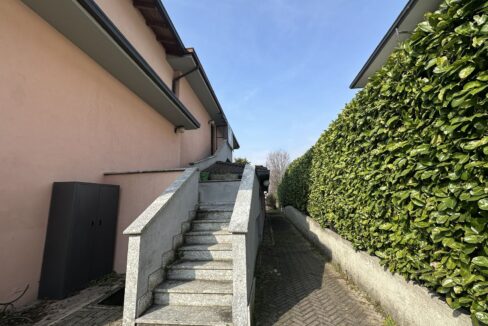 Dubino Casa indipendente con Officina e Abitazione
