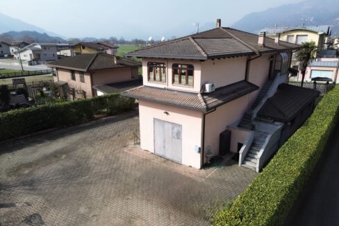 Dubino Casa indipendente con Officina e Abitazione