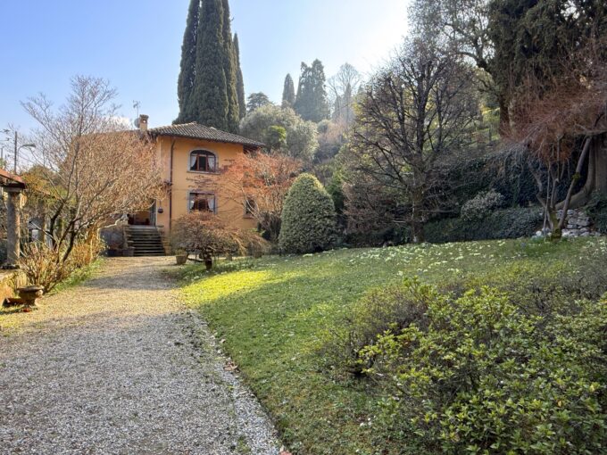Griante Villa con Giardino esterno