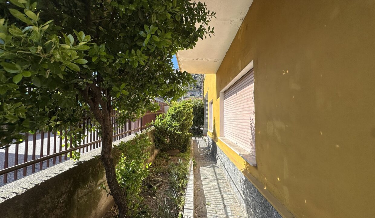 Casa Indipendente Dongo con giardino