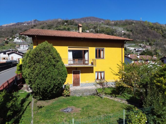 Casa Indipendente Dongo con Giardino e Garage