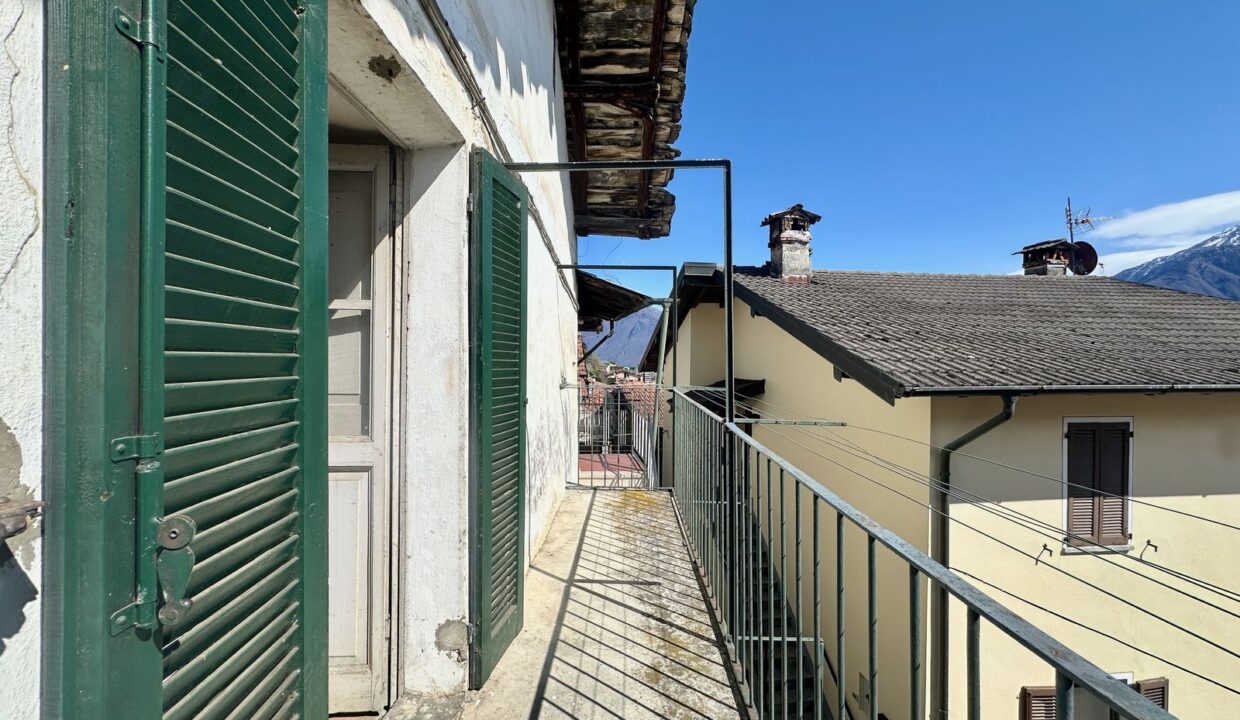 Casa Domaso Collinare con Balconi
