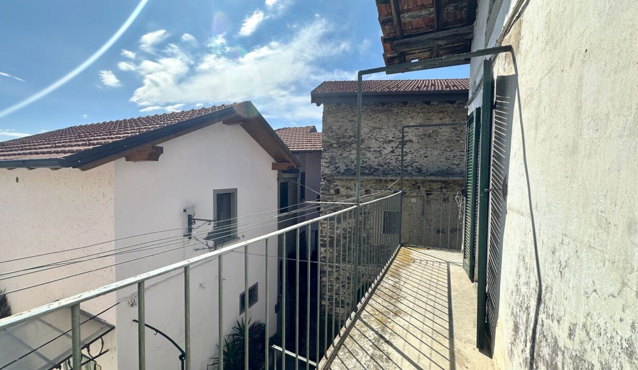 Casa Domaso Collinare con Balconi Casa Domaso Collinare con Balconi