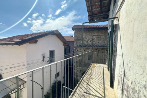 Casa Domaso Collinare con Balconi Casa Domaso Collinare con Balconi
