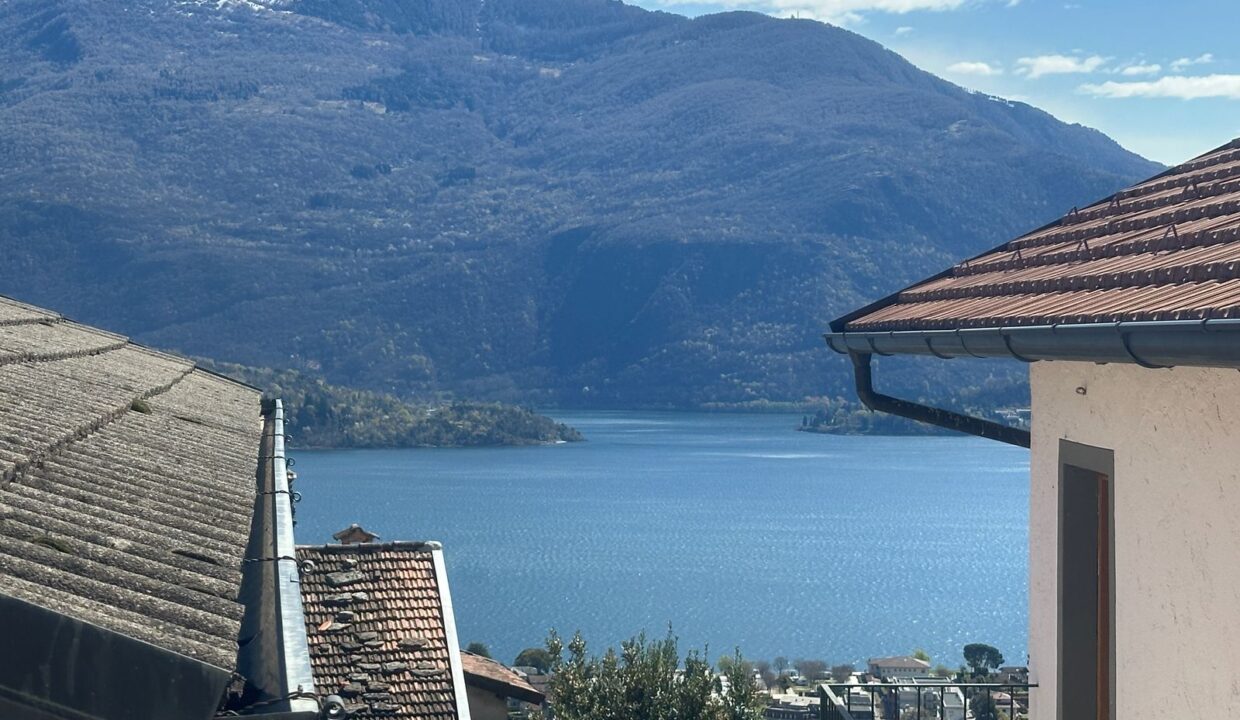 Casa Domaso Collinare con Balconi