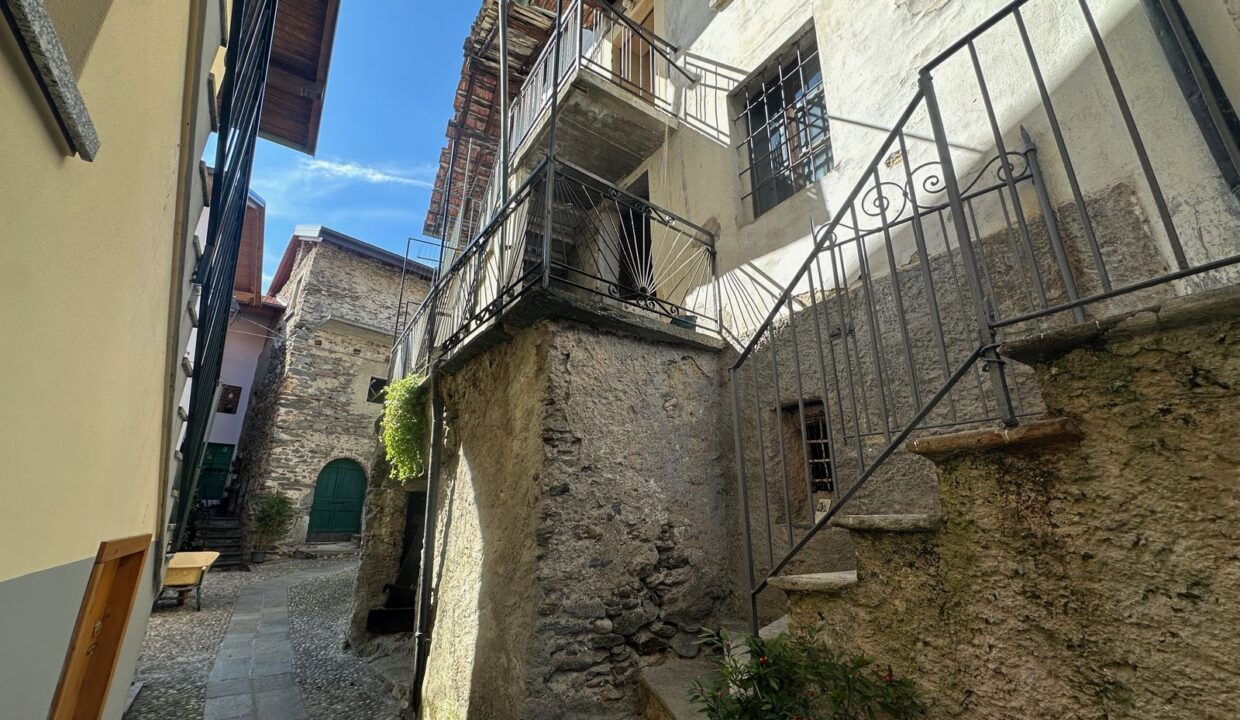 Casa Domaso Collinare con Balconi