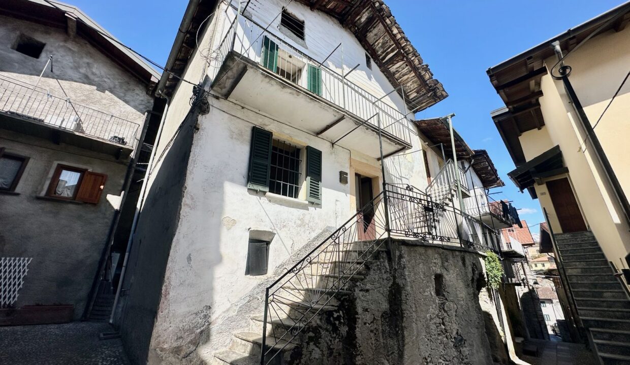 Casa Domaso Collinare con Balconi