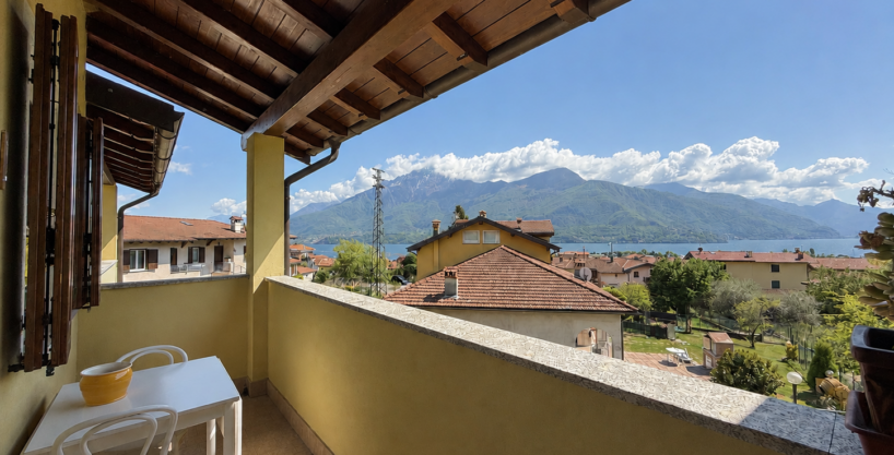 Appartamento Gravedona ed Uniti con Terrazzo e Garage