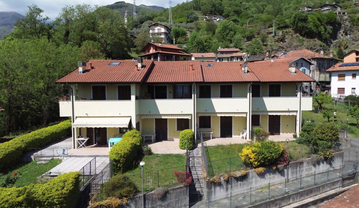 Appartamento Gravedona ed Uniti con Terrazzo e Garage