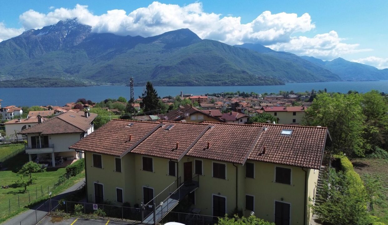 Appartamento Gravedona ed Uniti con Terrazzo e Garage