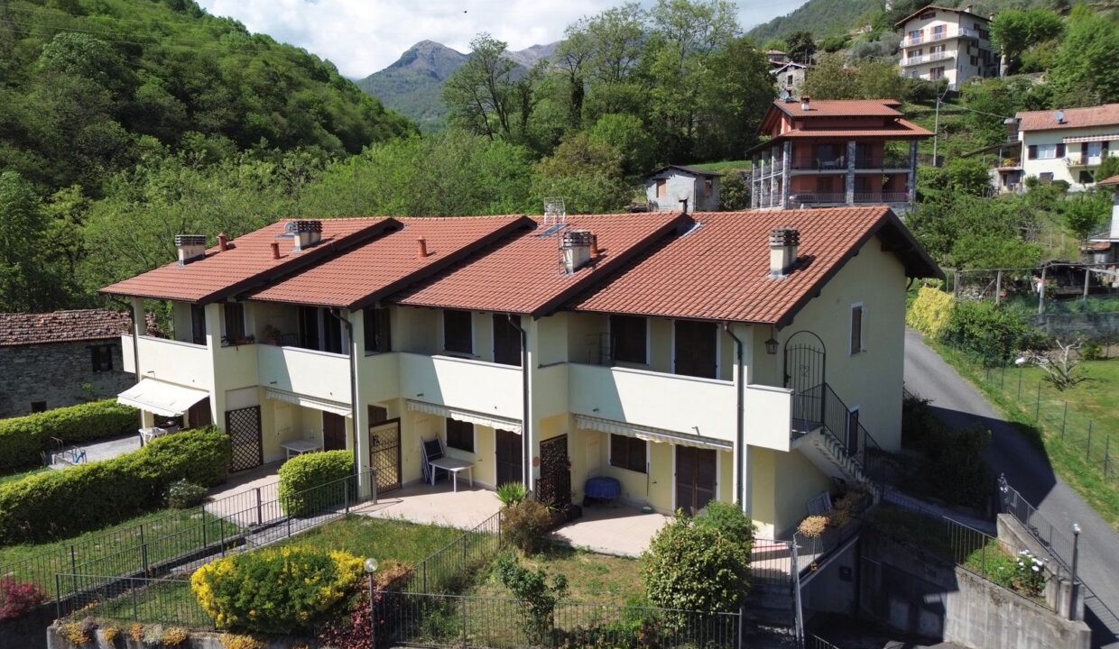 Appartamento Gravedona ed Uniti con Terrazzo e Garage