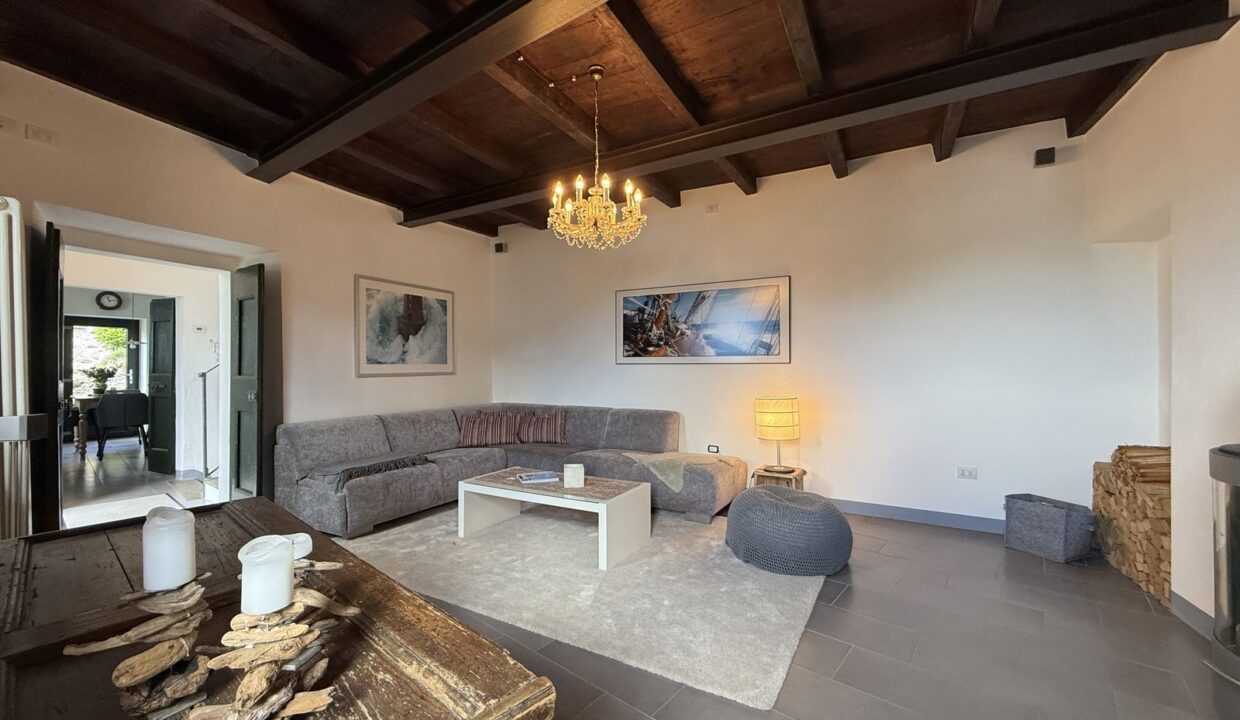 Casale Restaurato Vercana Vista Lago di Como