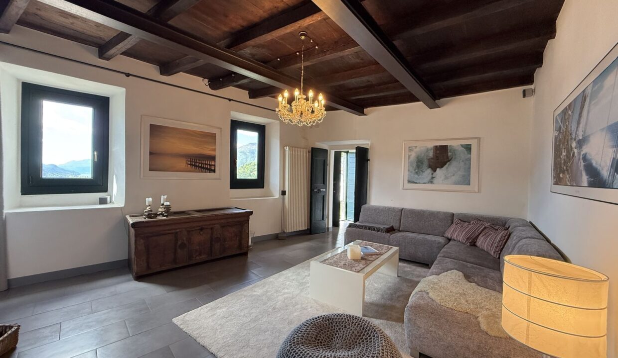 Casale Restaurato Vercana Vista Lago di Como