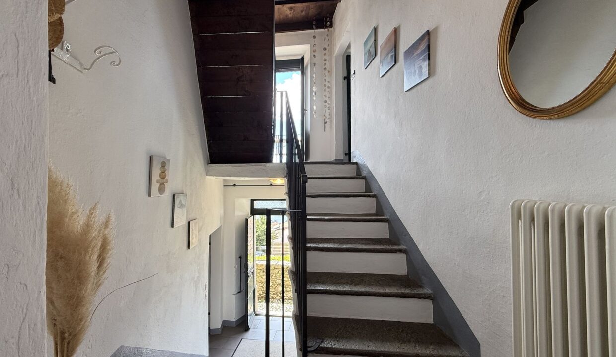 Casale Restaurato Vercana Vista Lago di Como