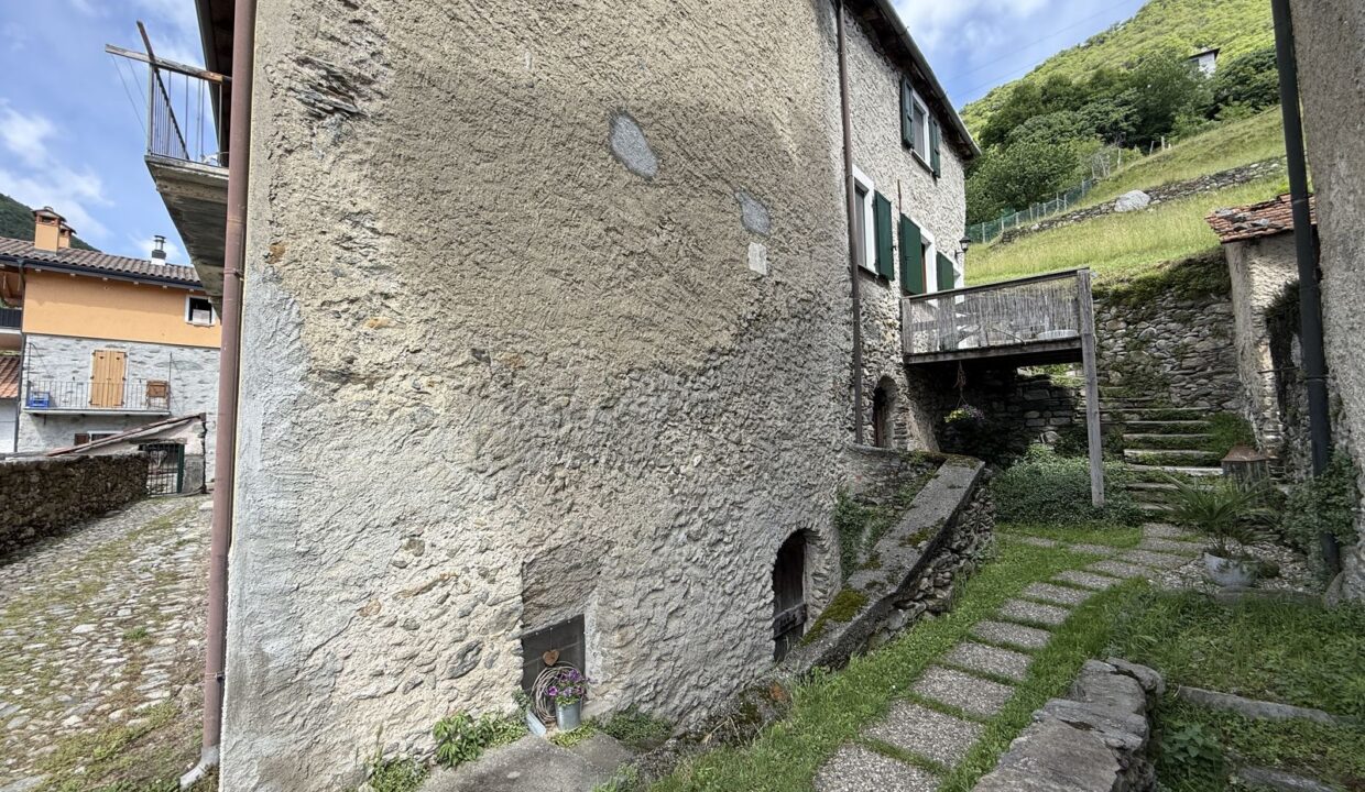 Casale Restaurato Vercana Vista Lago di Como
