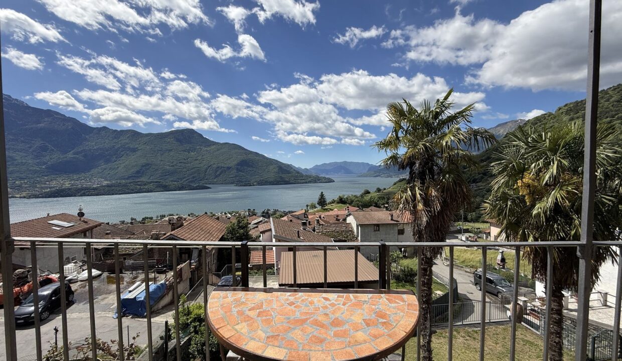 Casale Restaurato Vercana Vista Lago di Como