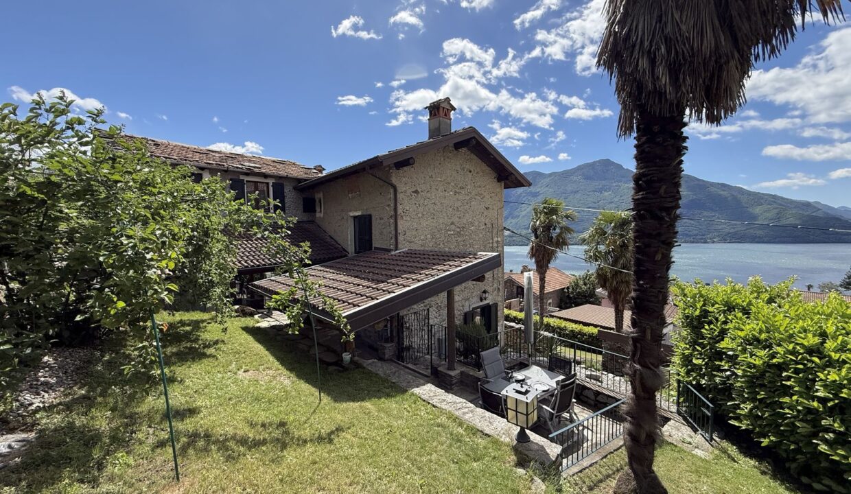 Casale Restaurato Vercana Vista Lago di Como
